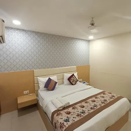 Hotel Grand Suites By D'Capitol Near Delhi Airport New Delhi Exterior photo